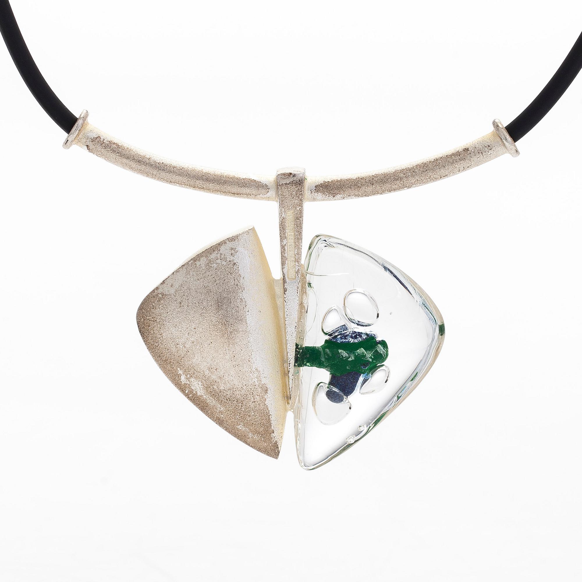 Björn Weckström, collier, sterlingsilver och akryl. Lapponia 2001.