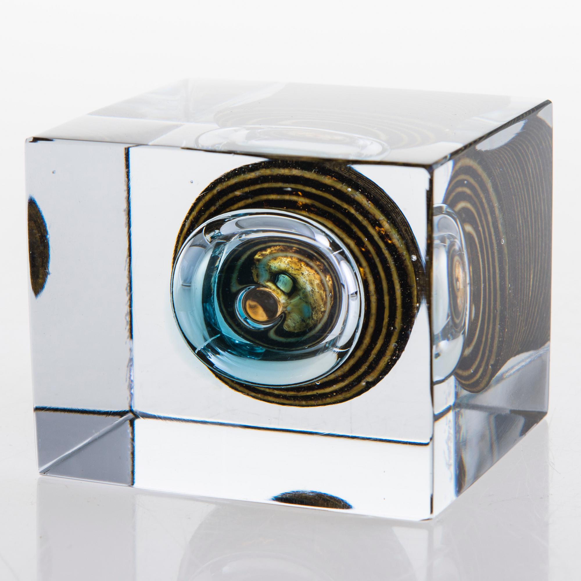 OIVA TOIKKA, an annual cube, signed Oiva Toikka, Nuutajärvi Notsjö.