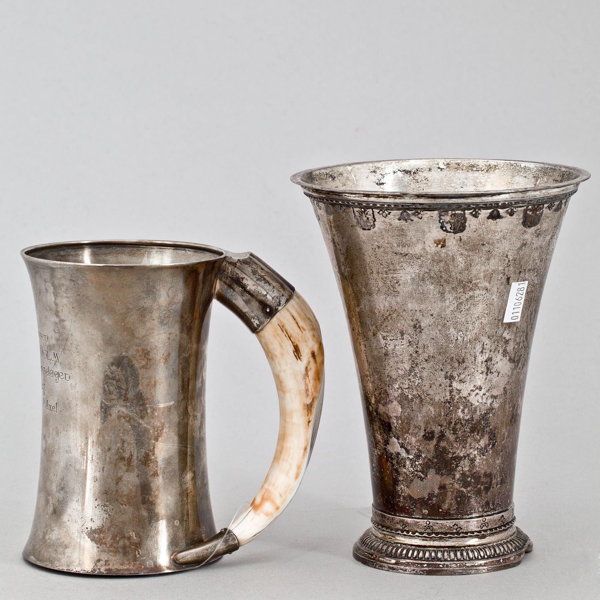 KANNA samt BÄGARE, silver, C.G. Hallberg, K. Andersson, Stockholm, 1902 o 1931, tot.vikt ca 818g.