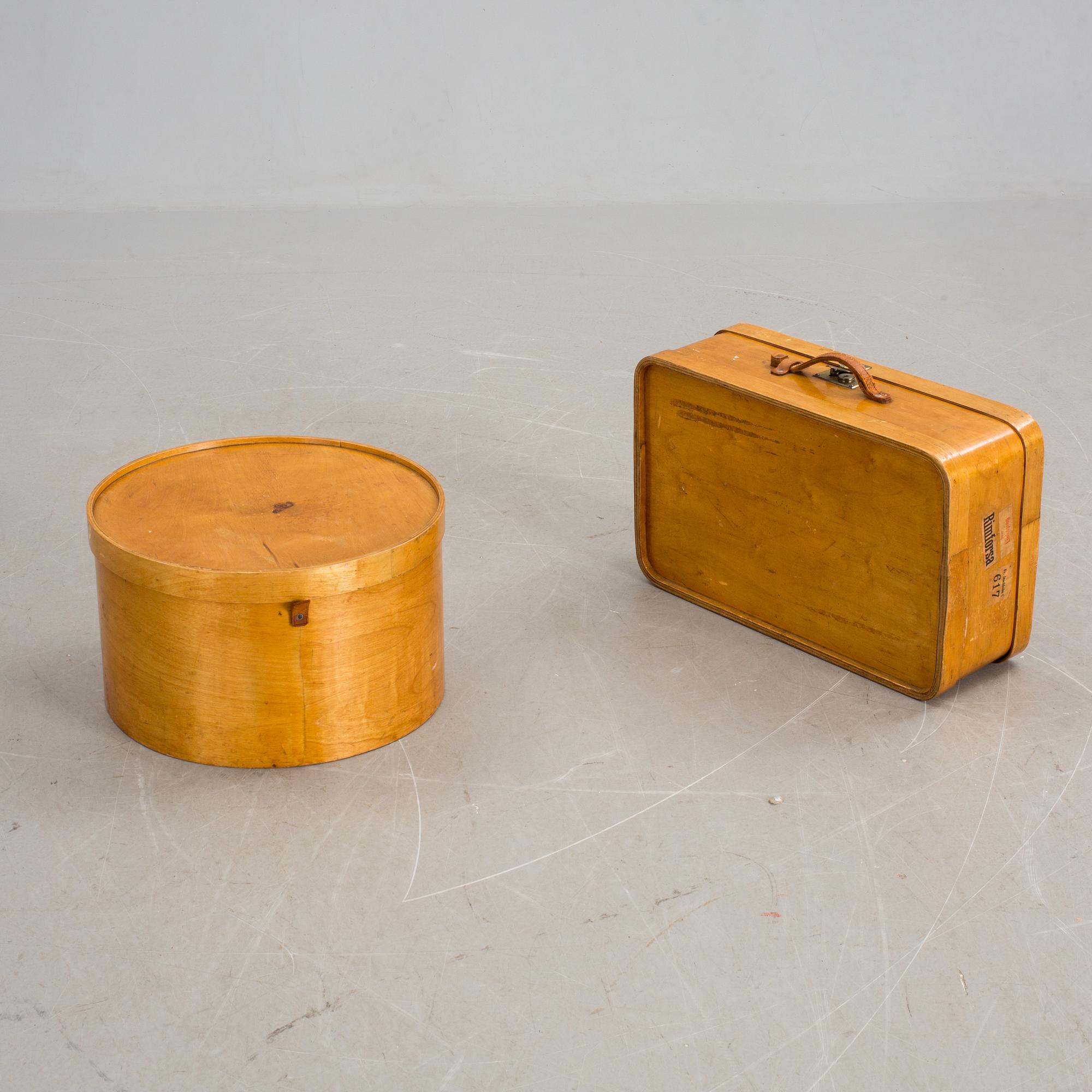 VÄSKA OCH HATTASK, märkt Wilh. Schaumans Fanerfabrik, Jyväskyla. Finland, 1900-talets första hälft.