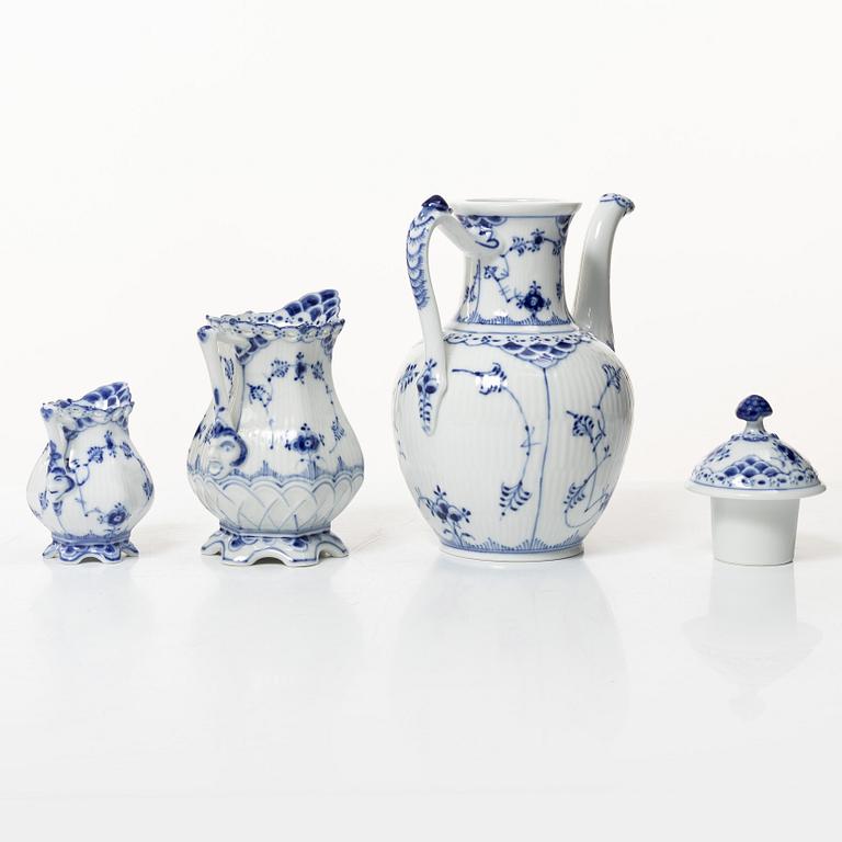 Royal Copenhagen, kaffeservis, 29 delar, porslin, "Musselmalet", mestadels helblonde, Danmark,