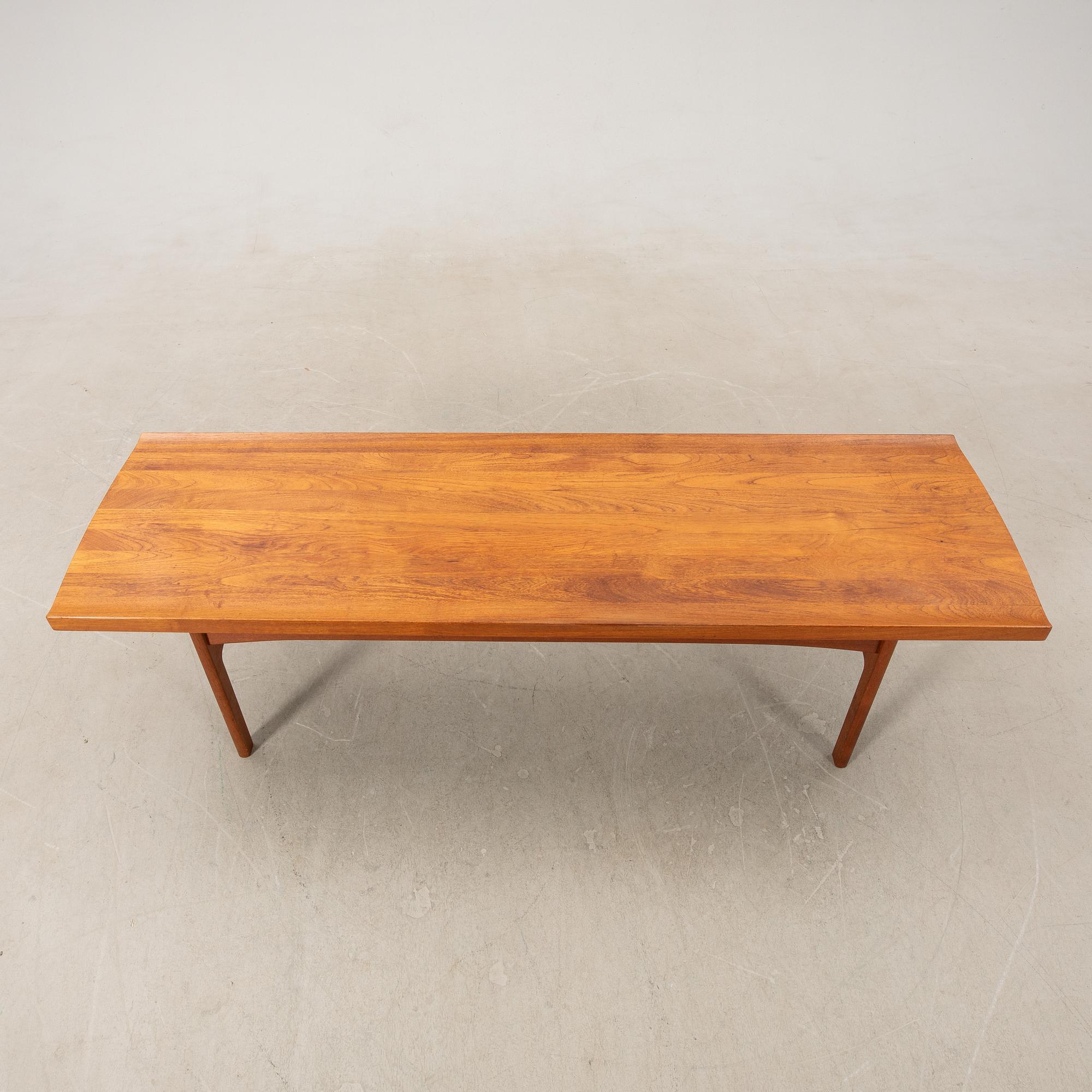 Tove and Edvard Kindt Larsen, coffee table, Seffle Möbelfabrik, 1960s.