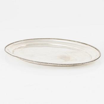 A silver bowl and a tray, including CG Hallberg, Stockholm, 1909.