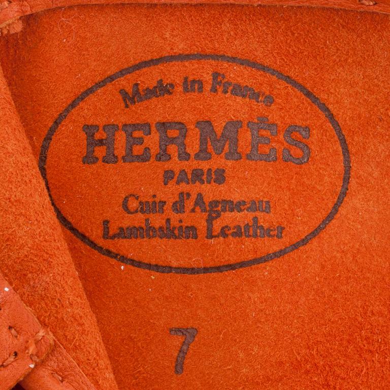 HERMÈS, ett par skinnhandskar.