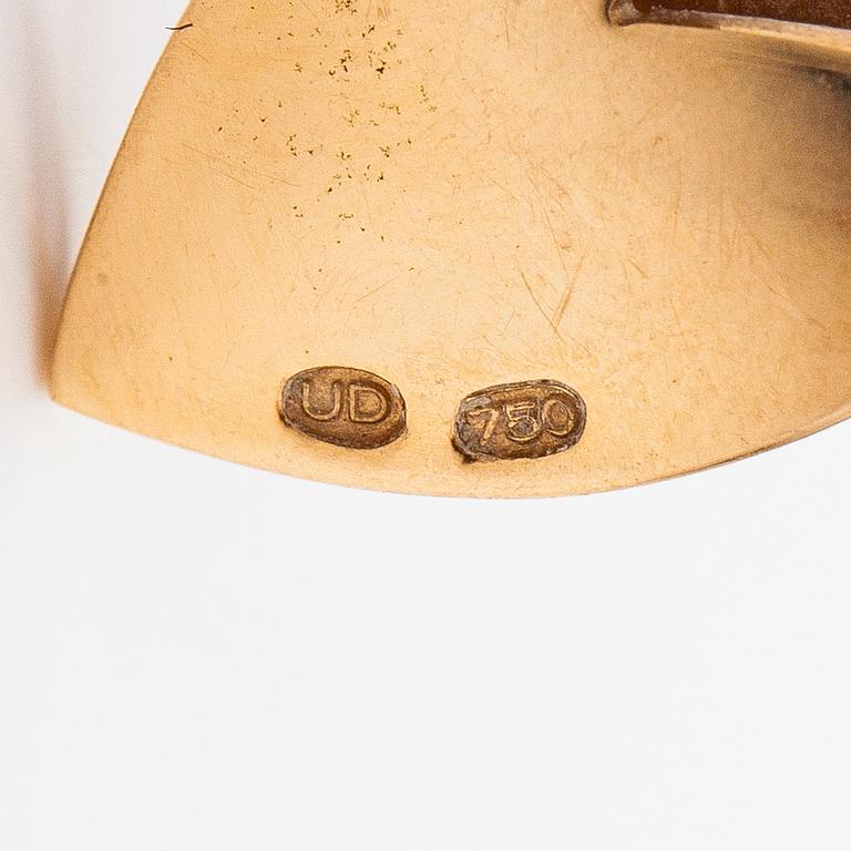 Pia Westerberg, "Swan", a pendant and a pair of earrings made of 18K gold and enamel. Union Design, Helsinki.