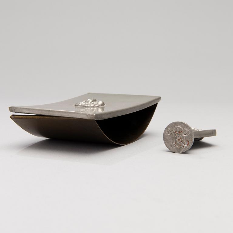 SKRIVBORDSUPPSÄTTNING, 5 delar, tenn, märkt Svenskt Tenn, Handarbete, Sv. M, 1930-tal.