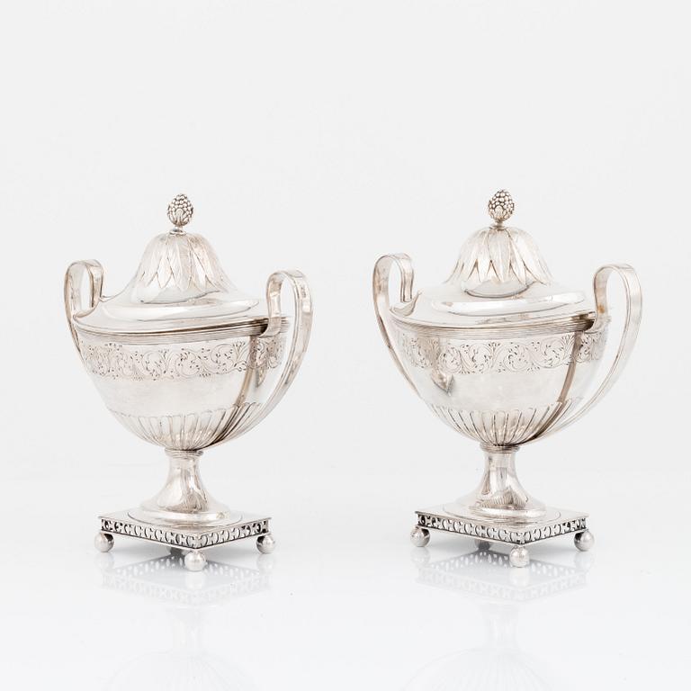 A pair of Swedish silver sugar bowls, marks of Gustaf Möllenborg, Stockholm 1898.