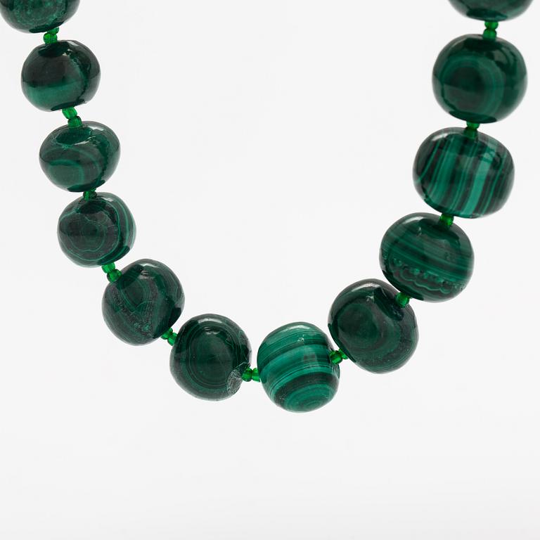 Helminauha, malakiitteja.