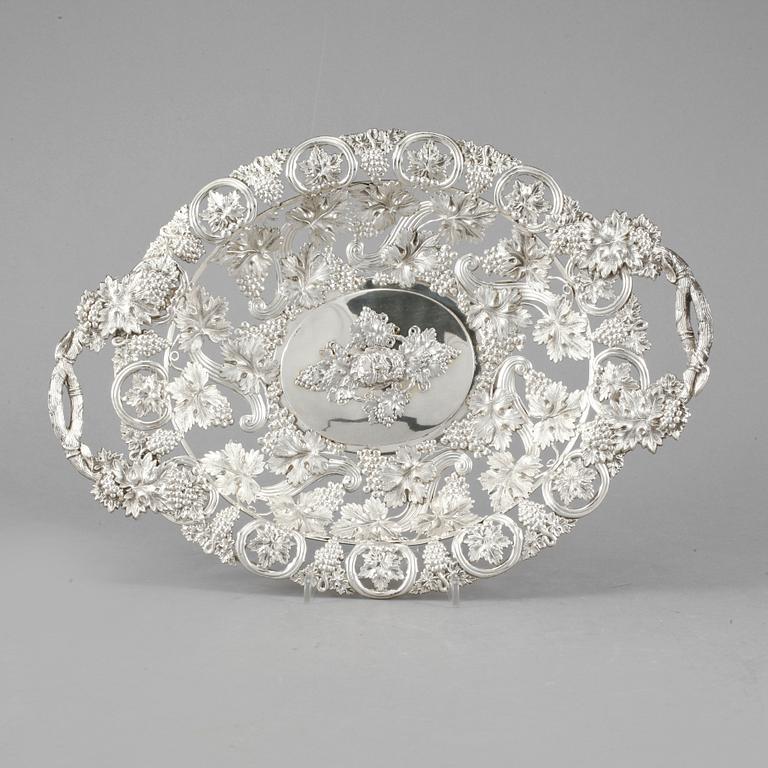BRÖDFAT, silver, otydlig stämpel, Stockholm, 1835. Vikt 530 gram.