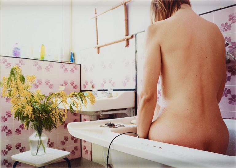 Elina Brotherus, "Salle de bain au mimosa", 2004.