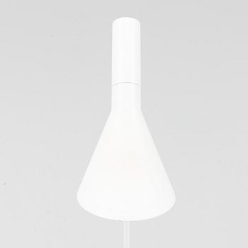 Arne Jacobsen, golvlampa, "AJ", Louis Poulsen, Danmark.