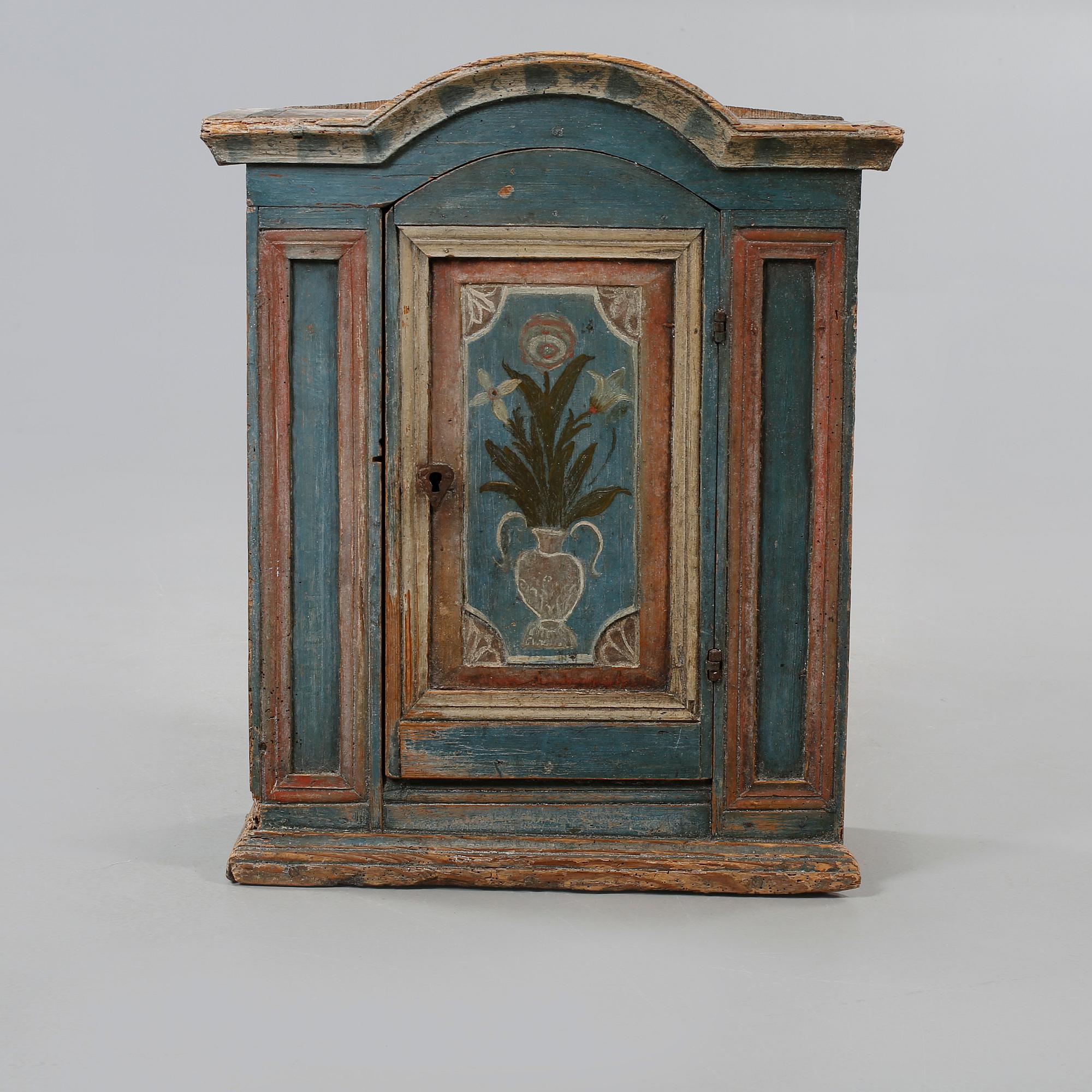 HÄNGSKÅP, sent 1700/ tidigt 1800-tal.