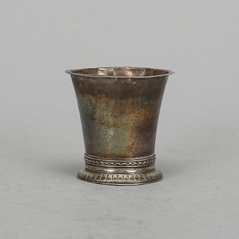 BÄGARE, silver. J.P. Modin, Sundsvall, omkring 1800. Vikt ca 22 gram.