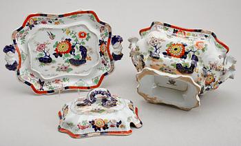 TERRIN MED LOCK OCH FAT, Ironstone, England, 1800-talets mitt.