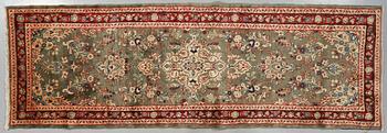 MATTA, orientalisk, modern tillverkning. 306 x 103 cm.