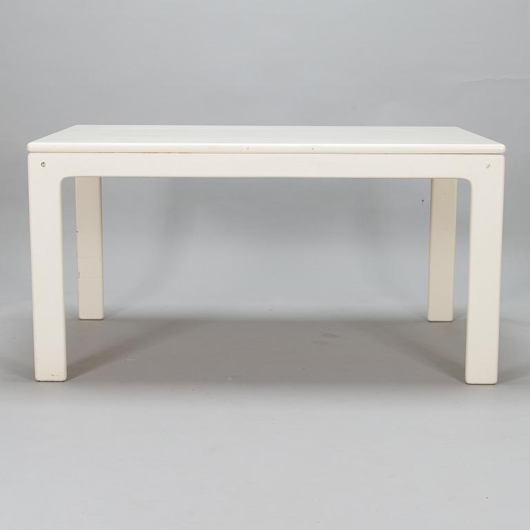 Eero Aarnio, A 1970's dinner table and four chairs "Flamingo" by Asko.