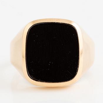 Ring, signet ring, 18K gold with onyx.