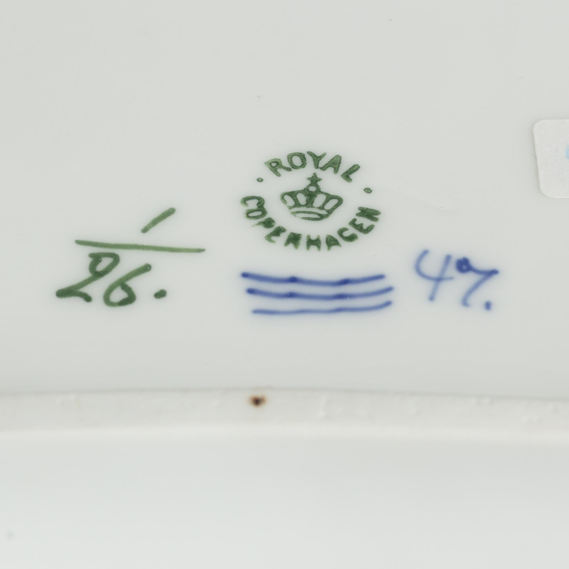 A 'Blue Fluted Plain' porcelain dish, Royal Copenhagen, model 26, 1898-1923.
