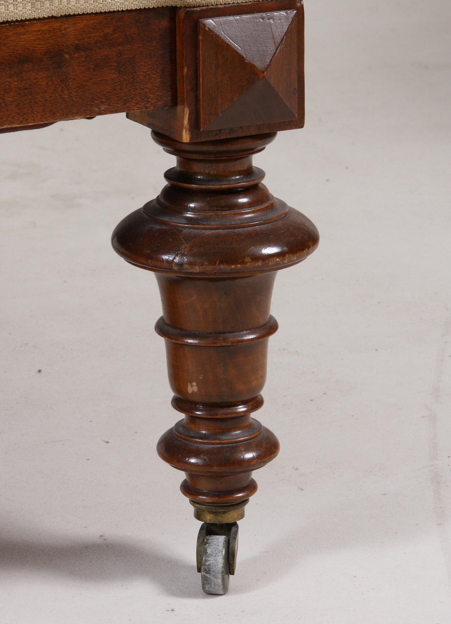 SOFFA samt SOFFBORD, nyrenässans, 1800-talets andra hälft.