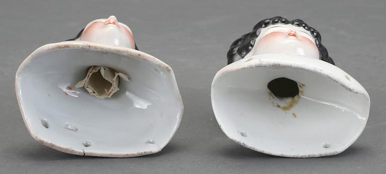DOCKHUVUDEN, 2 st, porslin. 1800-talets andra hälft.
