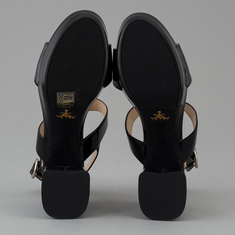 PRADA, sandaletter, storlek 38.