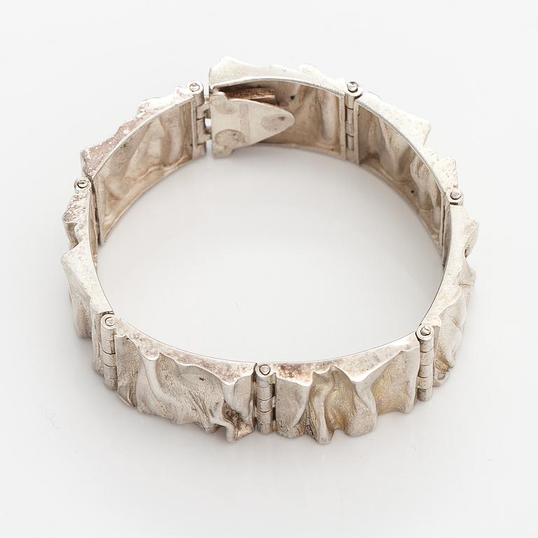 Armband, sterlingsilver. Sirokoru Oy, S:t Karins 1973.