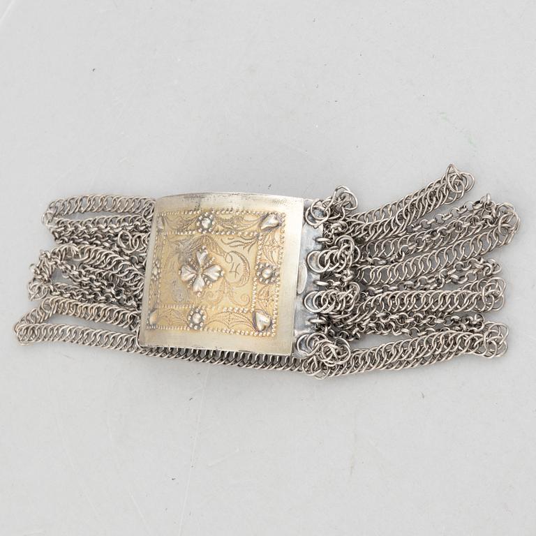 A Swedish silver necklace clasp, mark of Johan Jacob Flygare, Växjö 1809.