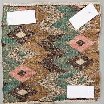 VÄVNADER, 2 st., olika, signerade MMF (Märta Måås-Fjetterström), en ca 29,5x31,5, en ca 34,5x33,5 cm.