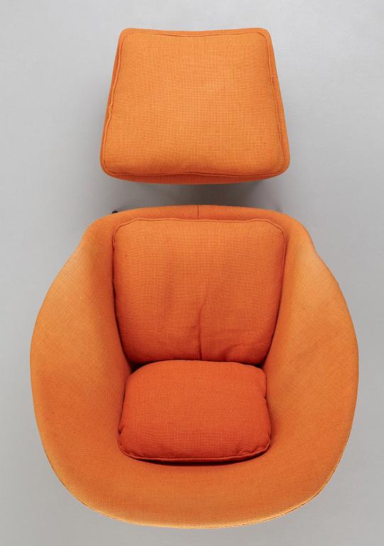 Eero Saarinen, "Womb chair", fåtölj med fotpall, sannolikt licenstillverkad för Nordiska Kompaniet 1960-tal.