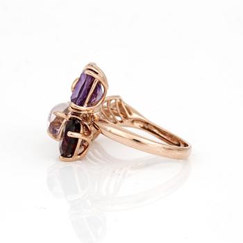 RING, 14K rosa guld med ametist, kvarts, granat och små diamanter. Totalvikt ca 5,96 g.