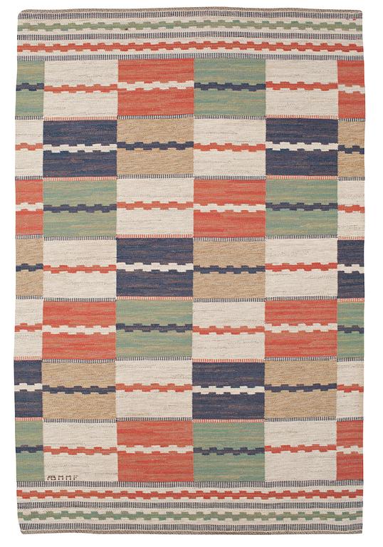 CARPET. "Vita Rutmattan". Flat weave. 278,5 x 186 cm. Signed AB MMF.