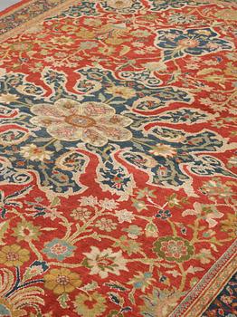 A CARPET. An antique Mahal, a so called Ziegler. 400,5 x 297 cm.