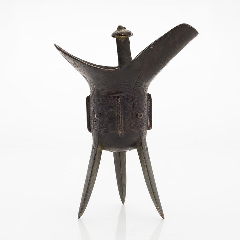 A jue bronze vessel, late Qing dynasty.