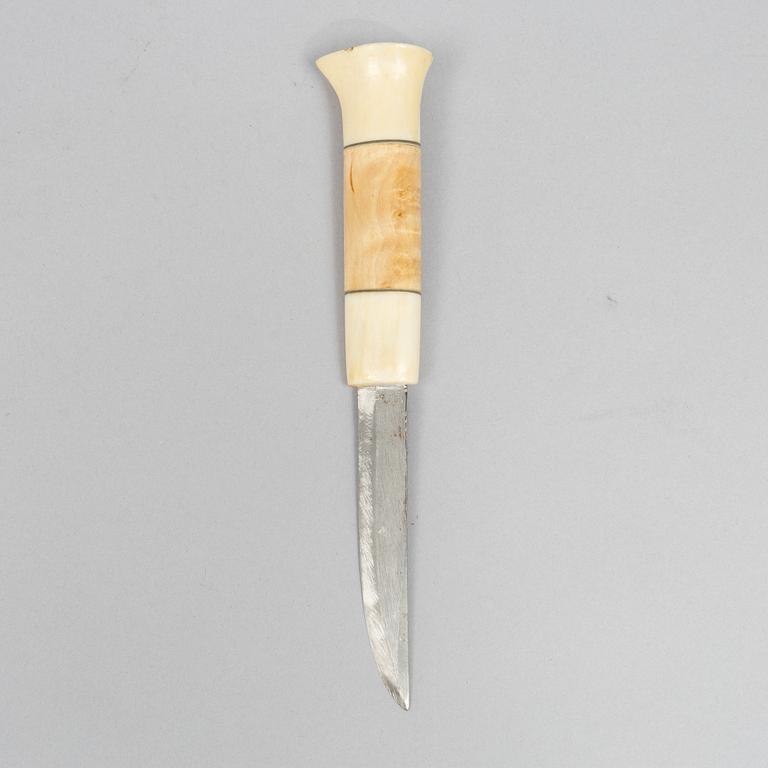 Oskar Tjäder, A reindeer horn knife, signed.