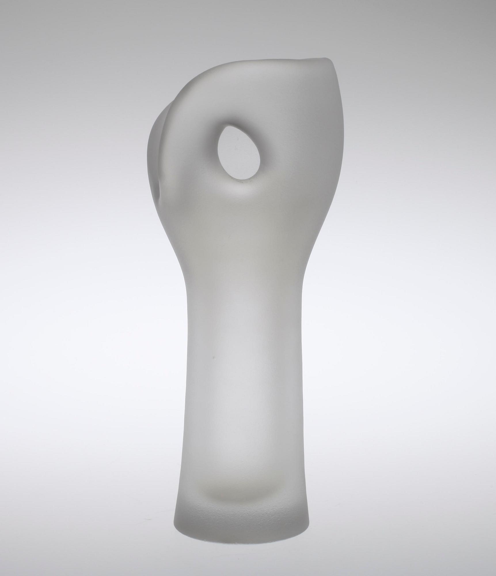 GLASSKULPTUR / VAS, "Hiidennyrkki". Osign.