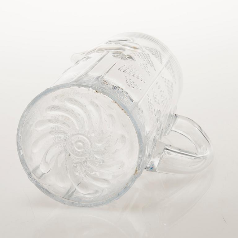 OIVA TOIKKA, a 13-piece 'Flora' glassware for Nuutajärvi Notsjö. In production 1966-1991.