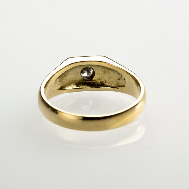 RING, 18 k guld samt vitguld med briljantslipad diamant, ca 0.35 ct. Vikt ca 8 g.