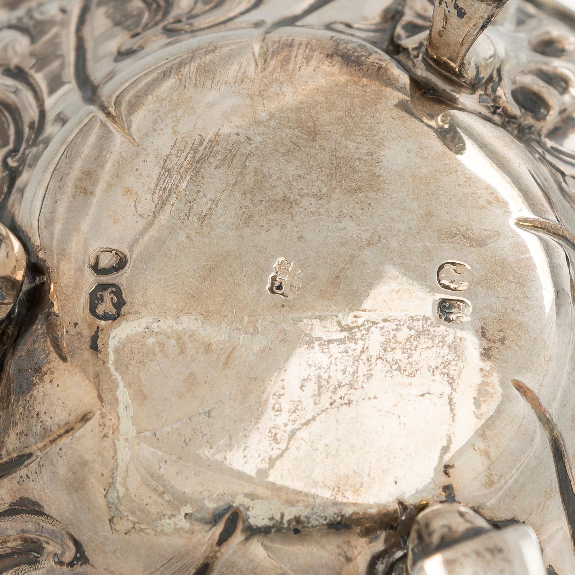 Kannu ja malja, sterlinghopeaa, Sheffield 1900 ja Lontoo 1846.