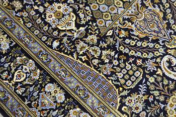 A Kashan rug, ca 206 x 143 cm.