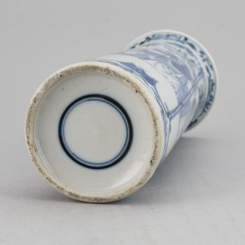 Vas, porslin. Qingdynastin, sent 1800/tidigt 1900-tal.