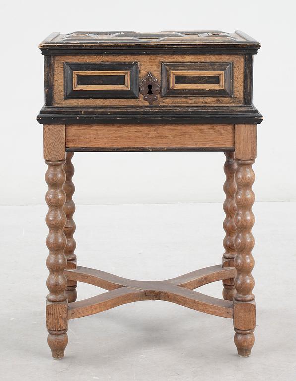 SKRIN på BENSTÄLLNING, barock, 1700-tal.