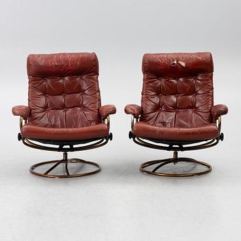 Fåtöljer, ett par, med fotpall, 1970-tal.