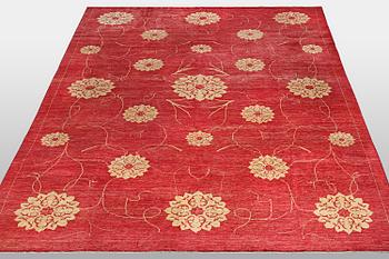 A carpet, Zieglar design, ca 524 x 367 cm.