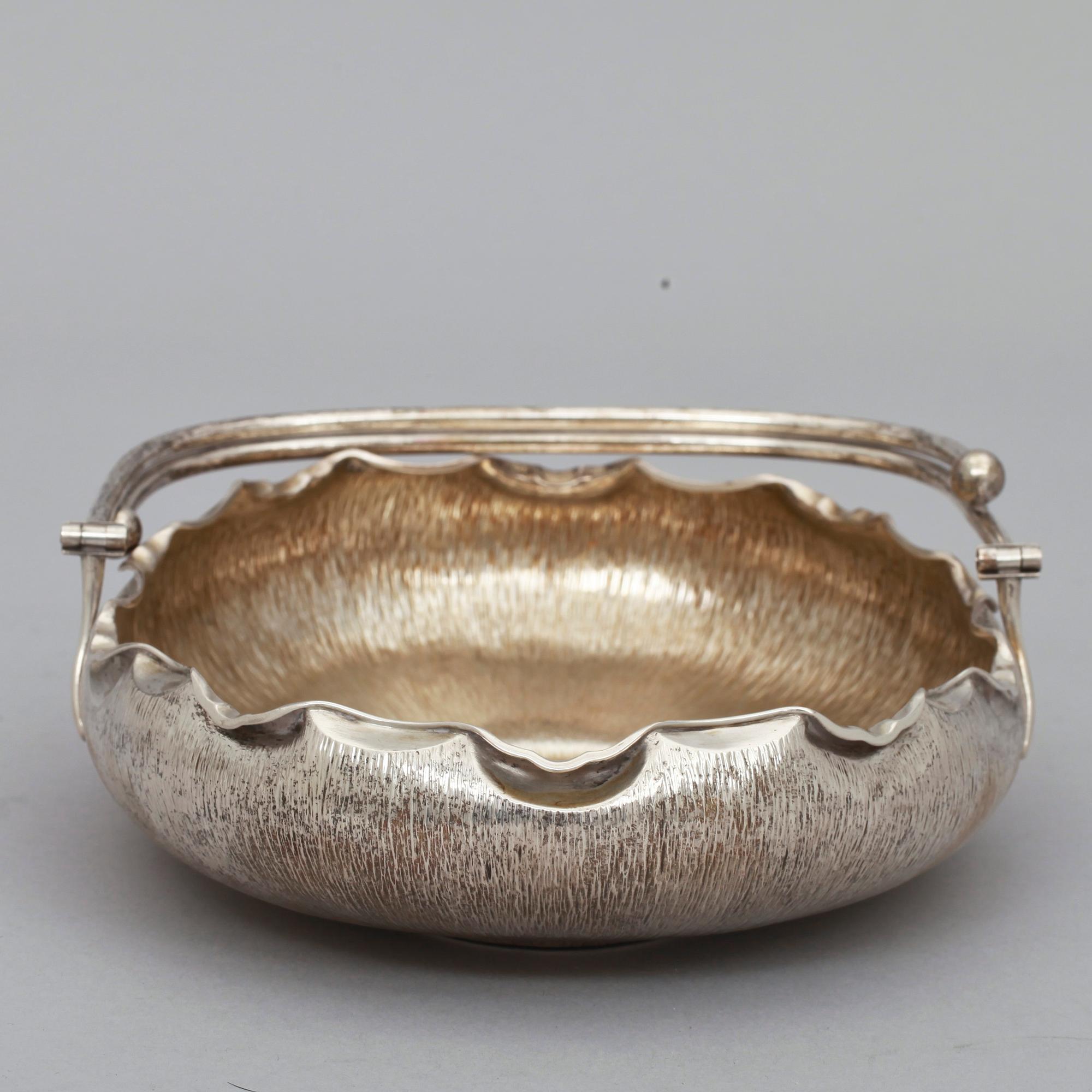 SKÅL MED HANDTAG, silver, P Hertz, Köpenhamn 1892, Danmark. 330 g.