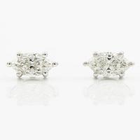 Örhängen, ett par, 18K vitguld med markisslipade diamanter, totalt 1.02 ct. Medföljande GIA dossier.