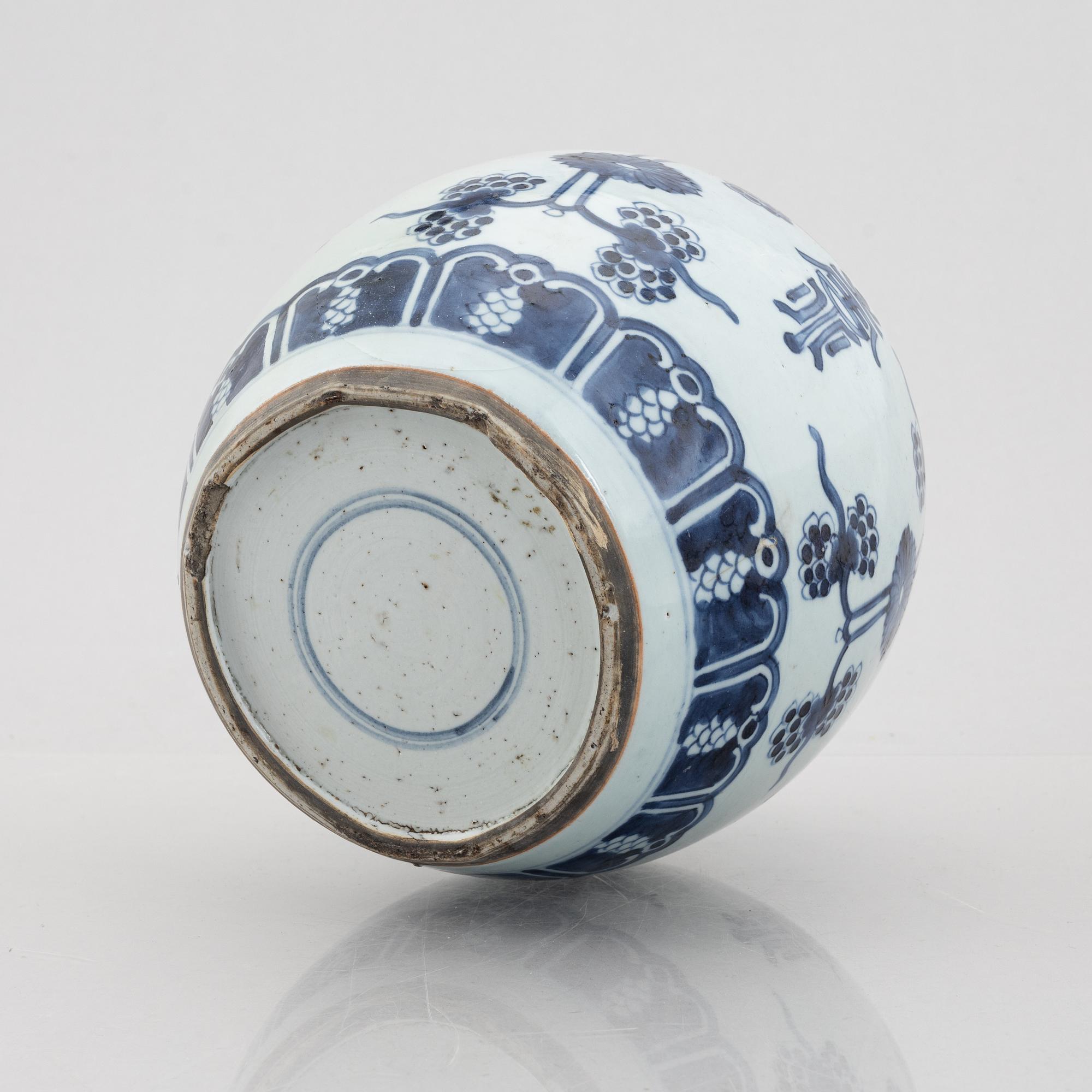 A blue and white jar, Qing dynasty, 18th century.