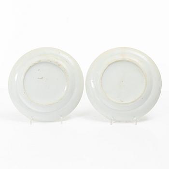 A famille rose serving dish, plate and two small dishes, Qing dynasty, 19th century.