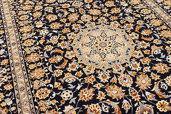 A Kashan carpet, a. 367 x 241 cm.