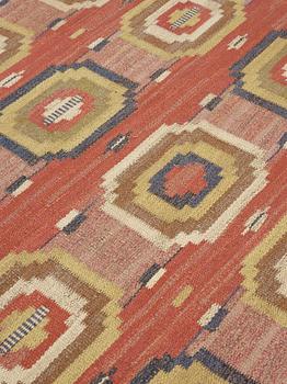 Märta Måås-Fjetterström, CARPET. "Röda åttan". Flat weave. 326,5 x 227,5 cm. Signed MMF.