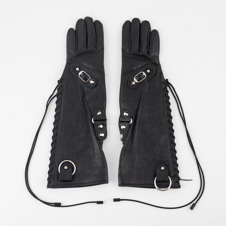 Balenciaga, a pair of gloves, size 6-½.